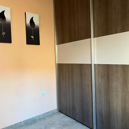 Piso Familiar Con Perfecta Ubicacion דירה